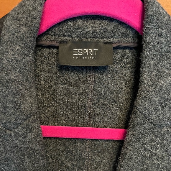 Esprit fitted blazer. Great weight and stretch for all day comfort. Size 12 - Picture 2 of 5